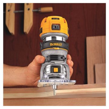 Dewalt D26200 Freze Makinesi