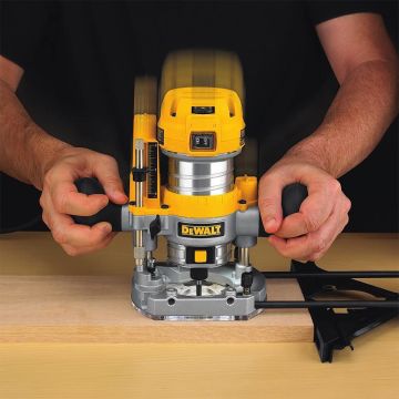 Dewalt D26204K Freze Makinesi